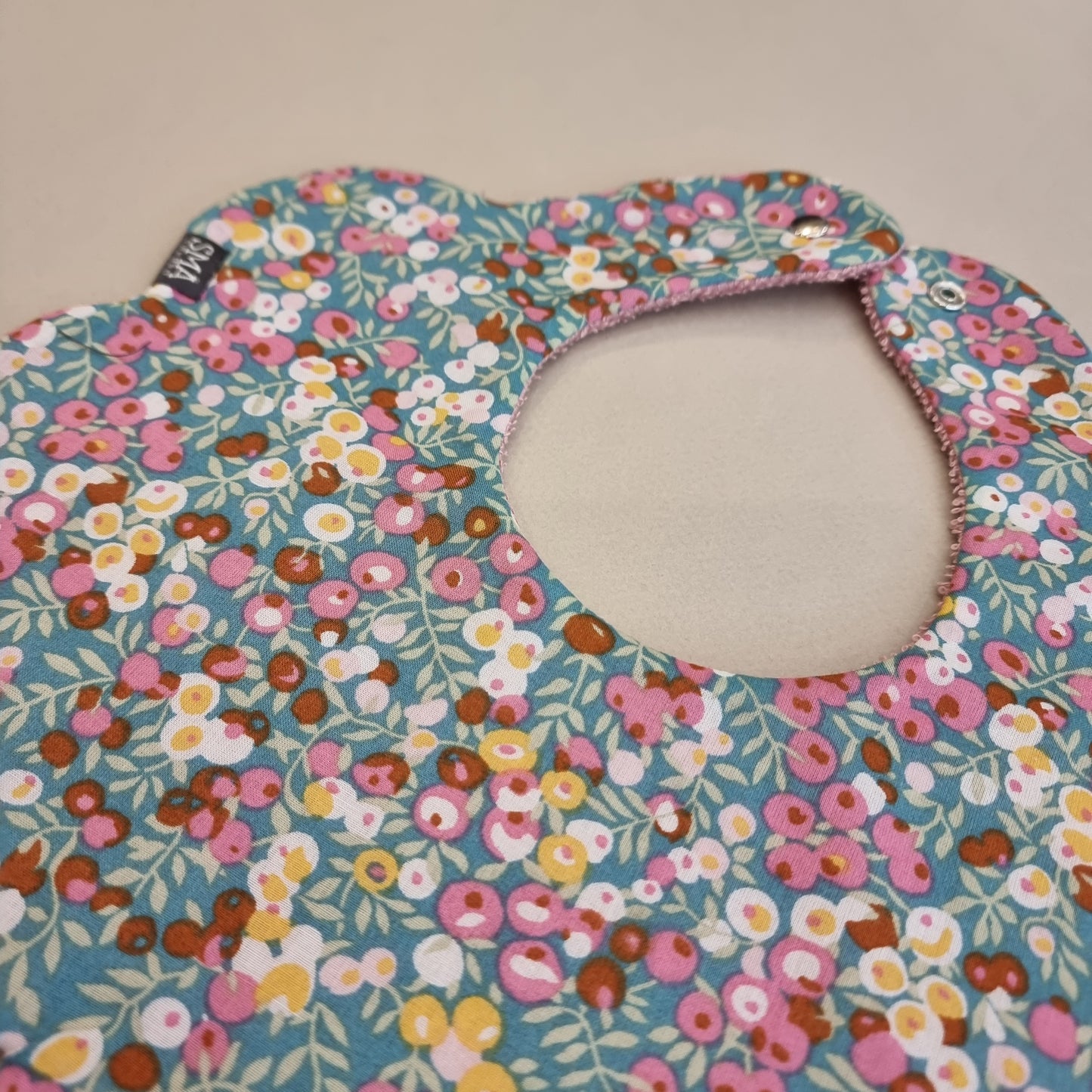 DAISY dribble bib