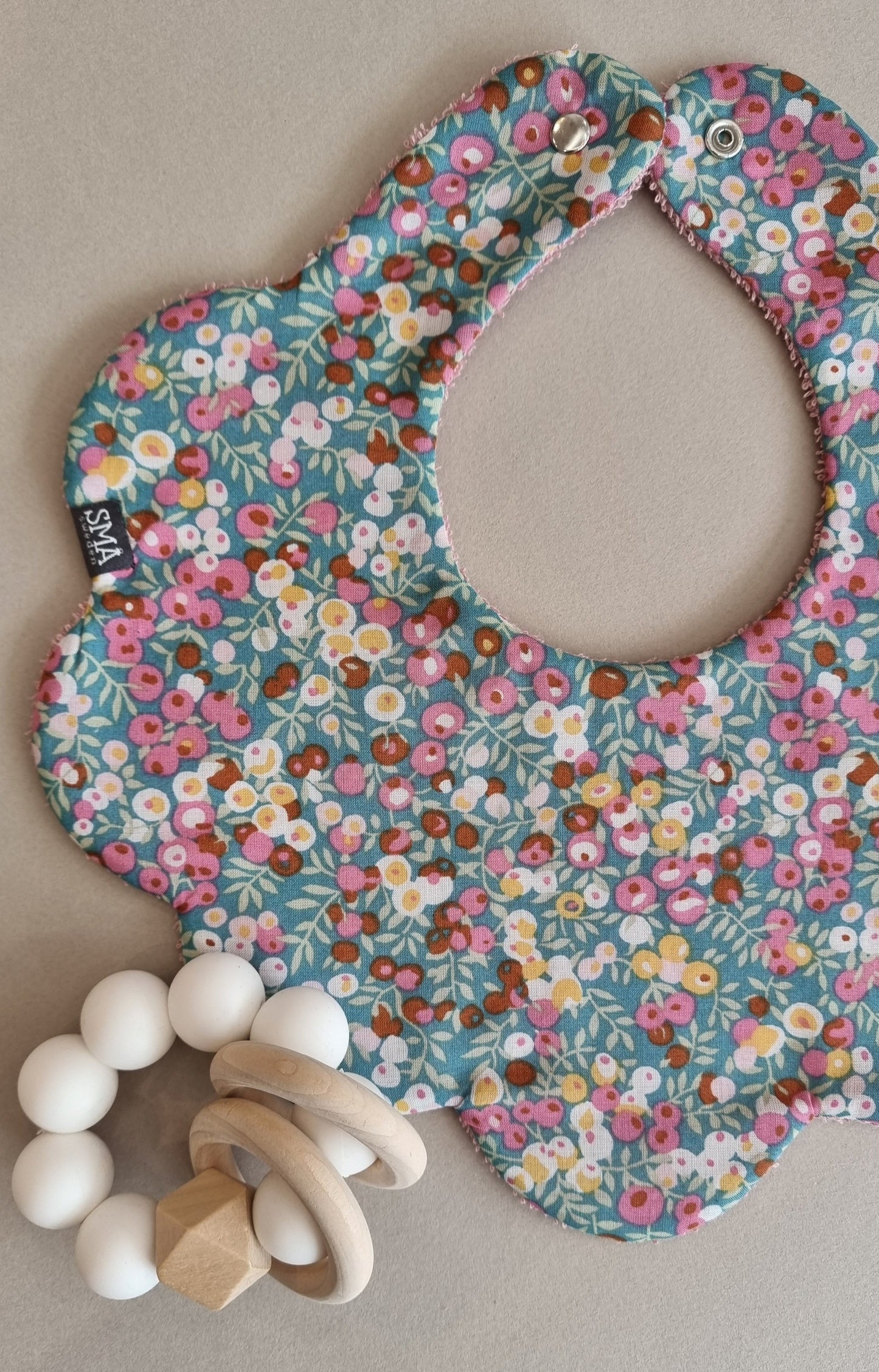 DAISY dribble bib