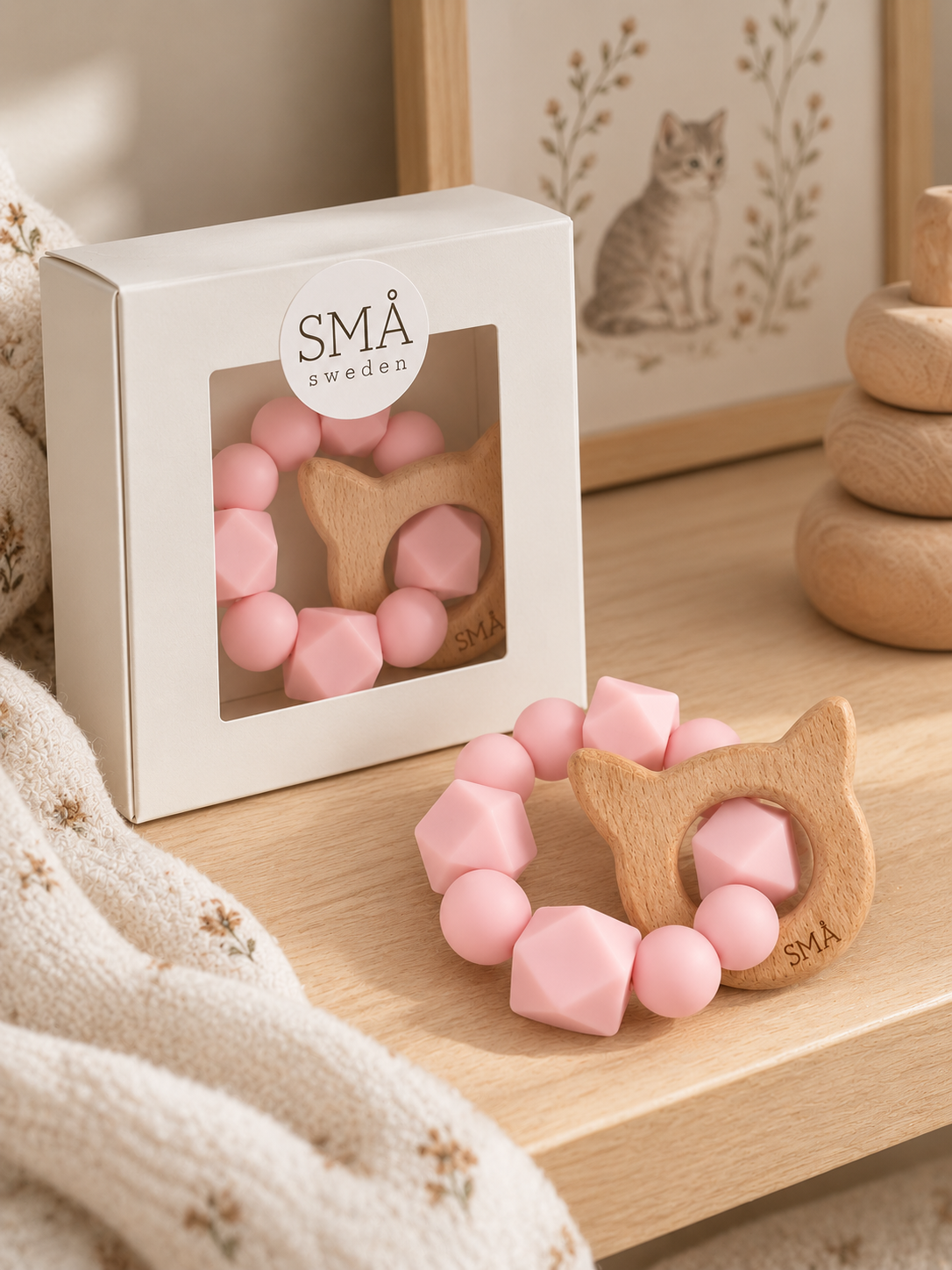 SMÅ Kitty Baby Teether in pink silicone and beech wood presented in a gift box